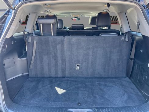 Used 2018 Toyota Highlander XLE w/ Carpet Mat Package (TMS) image 11