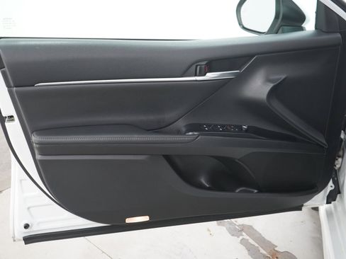 Used 2020 Toyota Camry XSE FWD image 18