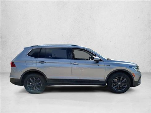 Used 2022 Volkswagen Tiguan SE AWD/4WD image 4