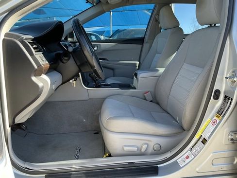 Used 2016 Toyota Camry LE image 9