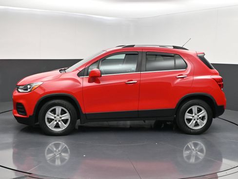 Used 2020 Chevrolet Trax LT w/ LT Convenience Package FWD image 4