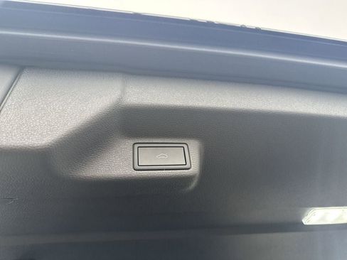 New 2025 Volkswagen ID. Buzz Pro S RWD image 41