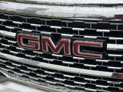 Used 2023 GMC Acadia Denali image 7