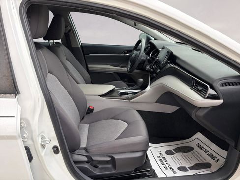 Used 2022 Toyota Camry LE image 15