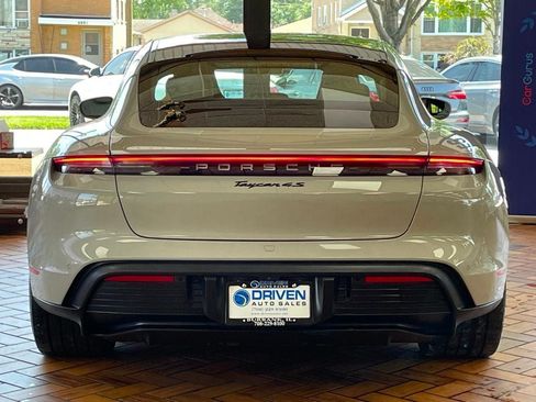 Used 2022 Porsche Taycan 4S AWD/4WD image 9