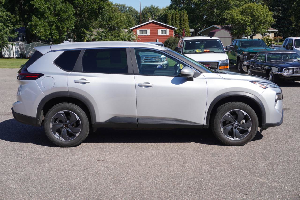 Used 2024 Nissan Rogue SV w/ SV Premium Package AWD/4WD image 6