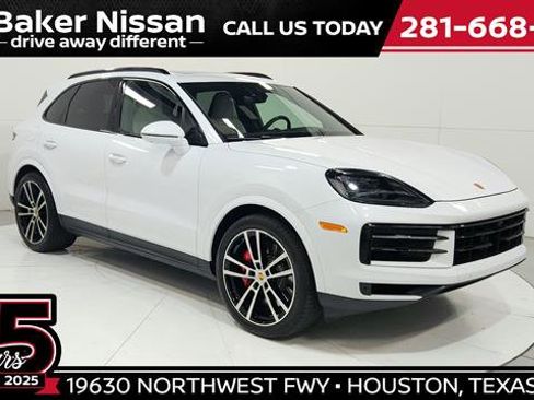 Used 2024 Porsche Cayenne S image 1