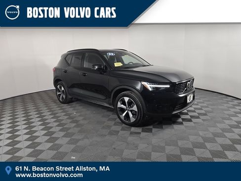 Certified 2023 Volvo XC40 B5 Ultimate w/ Climate Package image 1