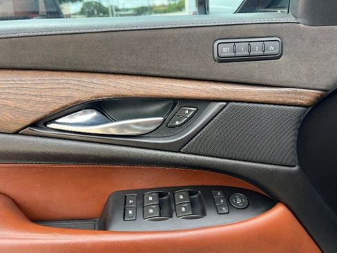 Used 2018 Cadillac Escalade Luxury AWD/4WD image 40