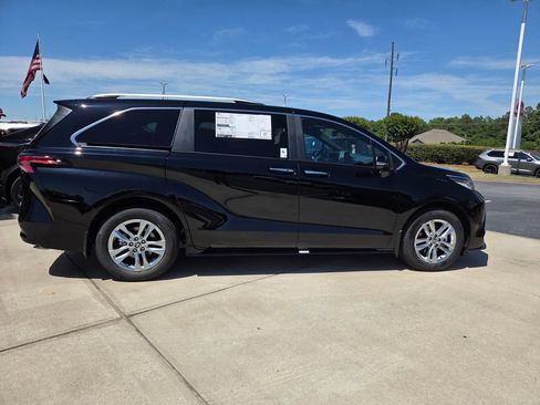 New 2026 Toyota Sienna Limited FWD image 14