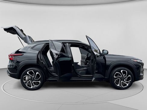 Used 2024 Chevrolet Trax RS w/ Driver Confidence Package FWD image 30