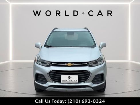 Used 2020 Chevrolet Trax LT AWD/4WD image 2