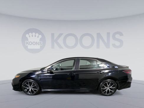 Used 2022 Toyota Camry SE FWD image 7