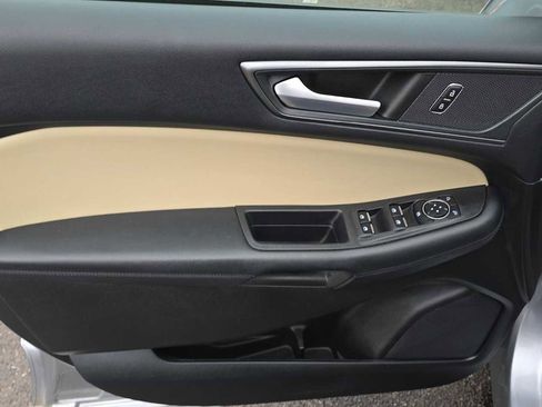 Used 2023 Ford Edge SE image 17