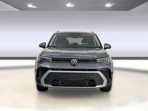 Used 2025 Volkswagen Taos SE w/ Panoramic Sunroof Package FWD image 6