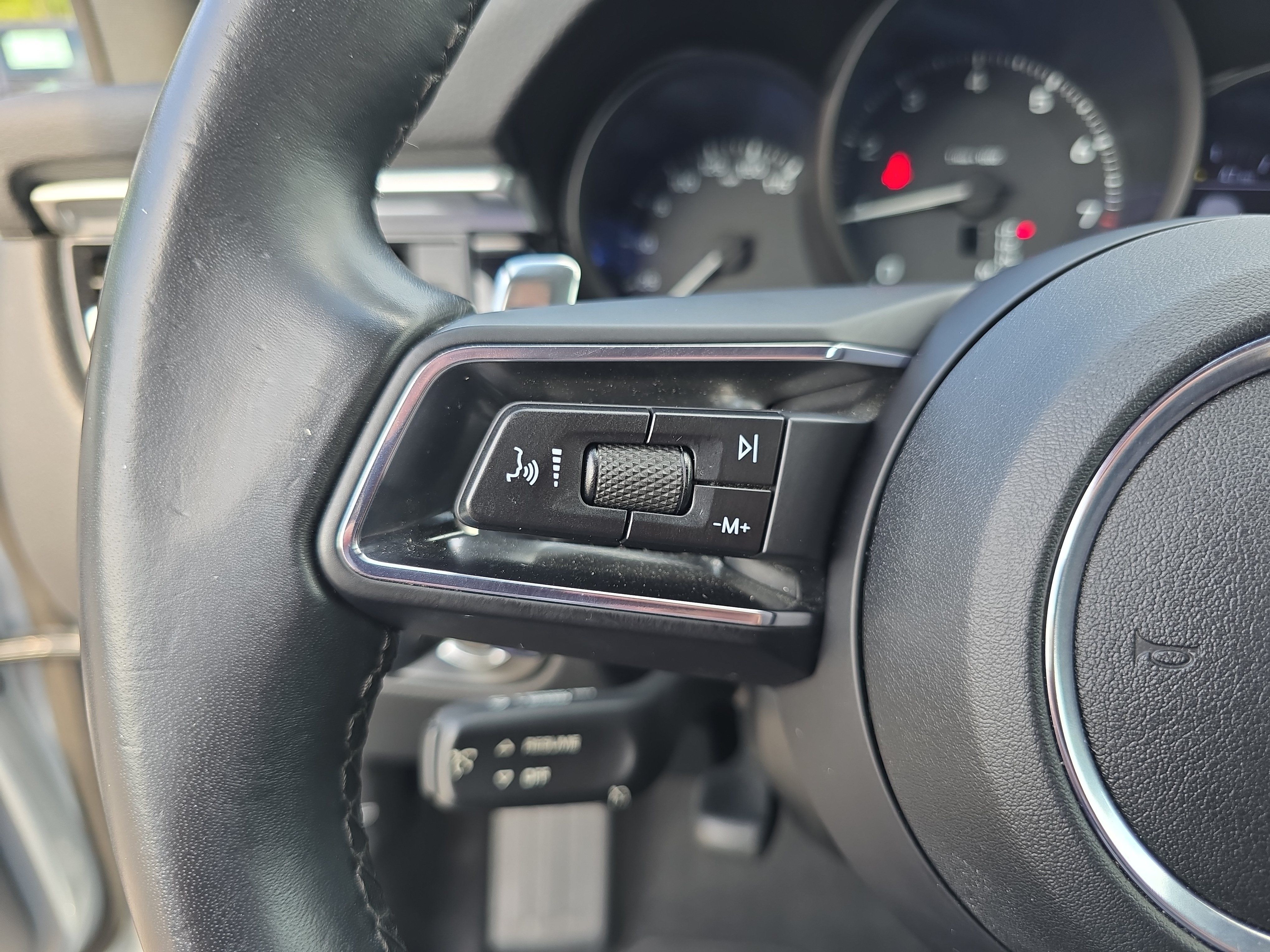 Used 2022 Porsche Macan AWD/4WD image 17