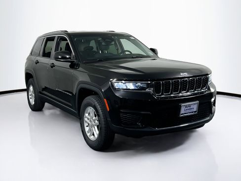 Used 2022 Jeep Grand Cherokee Laredo w/ Luxury Tech Group I image 3