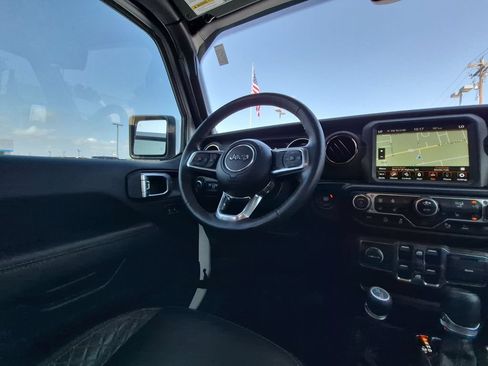 Used 2022 Jeep Wrangler Unlimited Sahara AWD/4WD image 8