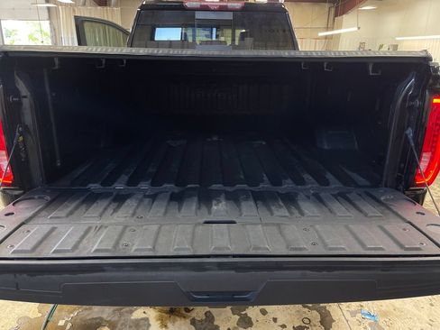 Used 2022 GMC Sierra 2500 AT4 w/ AT4 Premium Plus Package AWD/4WD image 22