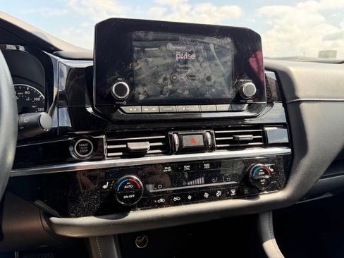 Used 2022 Nissan Pathfinder SV AWD/4WD image 19
