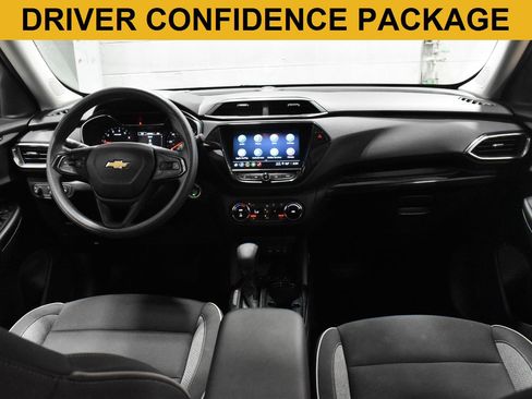 Used 2023 Chevrolet TrailBlazer LT w/ Convenience Package FWD image 2