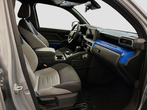 Used 2025 Toyota Tacoma TRD Off-Road image 32