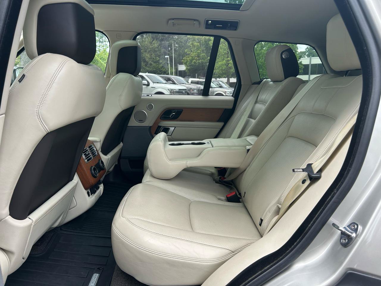 Used 2018 Land Rover Range Rover HSE AWD/4WD image 16