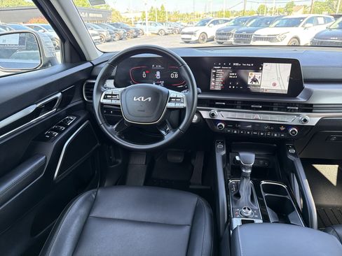 Used 2023 Kia Telluride S AWD/4WD image 3