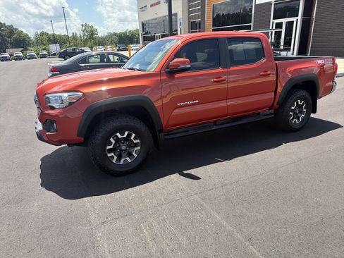Used 2017 Toyota Tacoma TRD Off-Road w/ Tow Package (A/T) AWD/4WD image 20