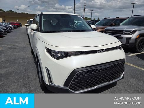 Used 2025 Kia Soul LX w/ LX Technology Package FWD image 19