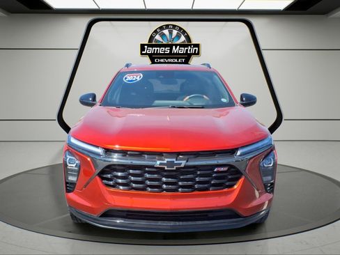 Certified 2024 Chevrolet Trax RS w/ Sunroof Package FWD image 2
