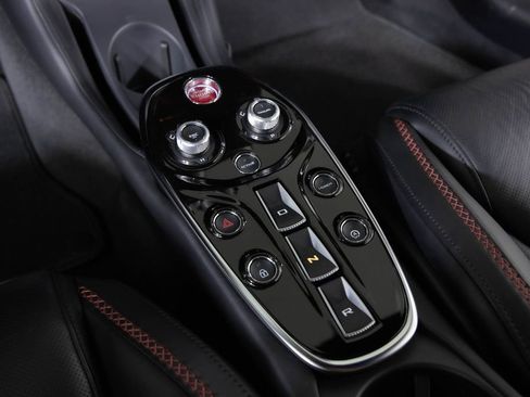 Used 2022 McLaren GT image 28