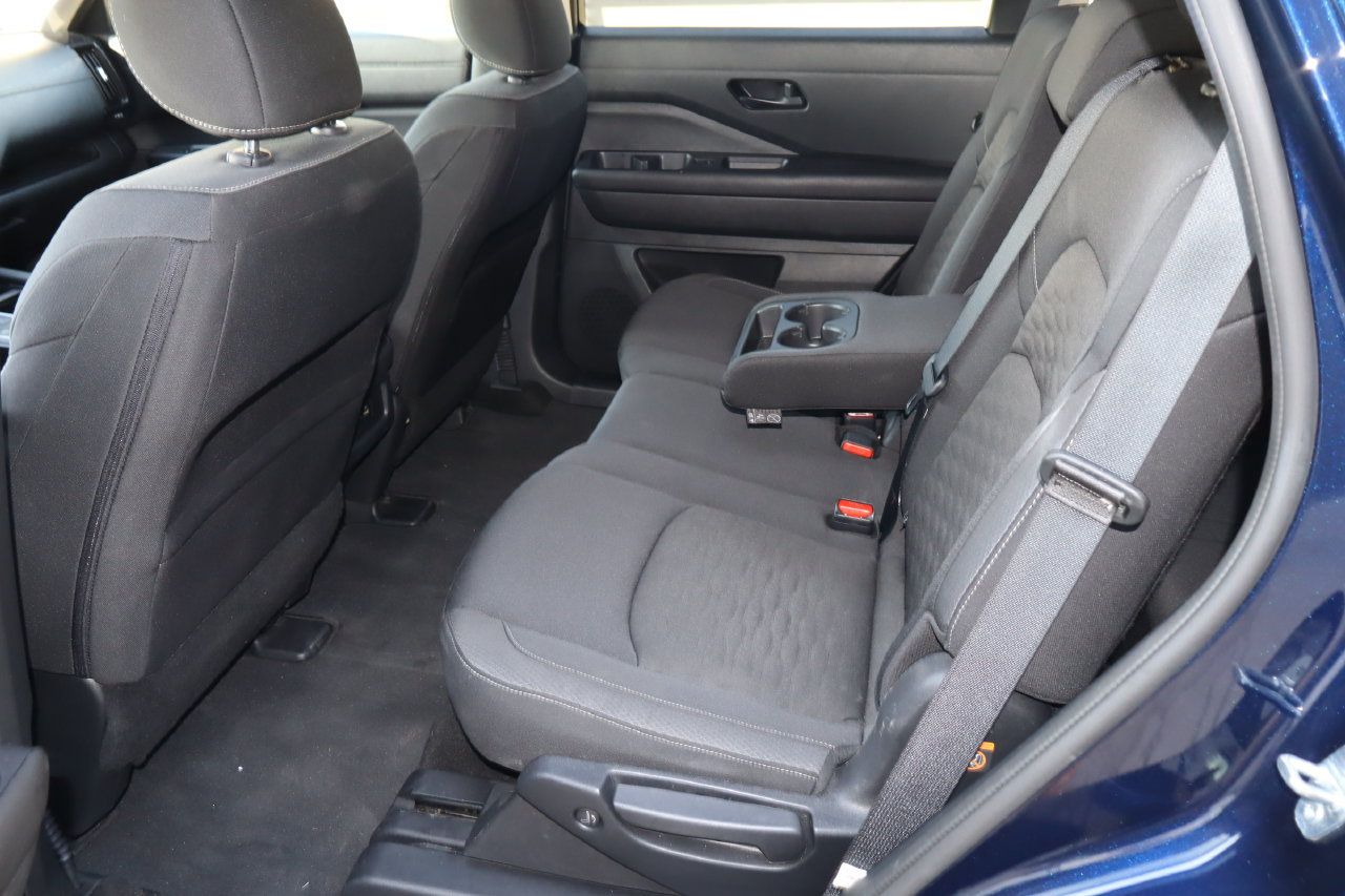 Used 2024 Nissan Pathfinder SV FWD image 5