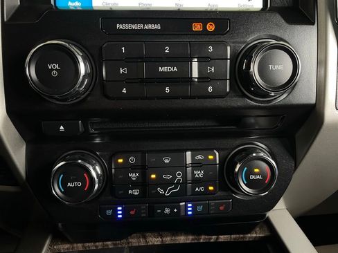 Used 2017 Ford F250 Lariat w/ Lariat Value Package image 40