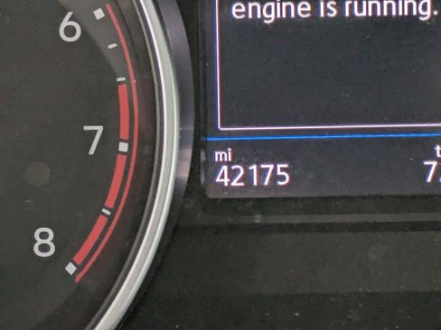 Used 2019 Volkswagen Tiguan SE w/ Panoramic Sunroof Package image 19