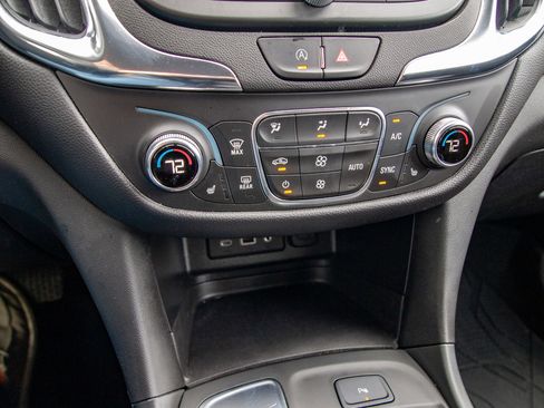 Used 2023 Chevrolet Equinox LT FWD image 17