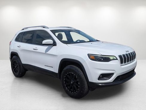 Used 2019 Jeep Cherokee Latitude w/ Popular Appearance Group image 3