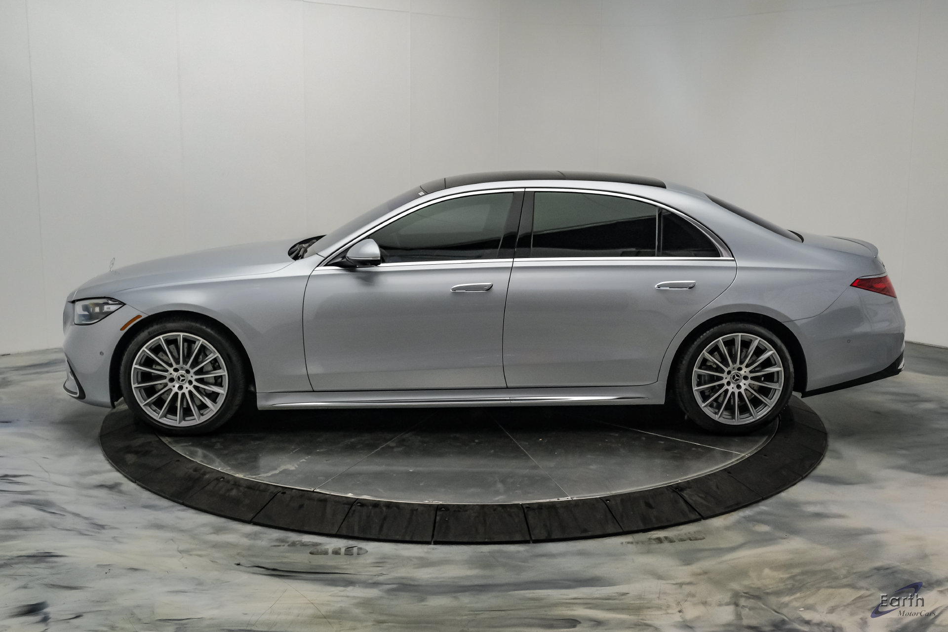 Used 2022 Mercedes-Benz S 580 4MATIC Sedan w/ AMG Line Package image 10