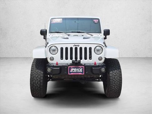 Used 2017 Jeep Wrangler Unlimited Rubicon AWD/4WD image 2