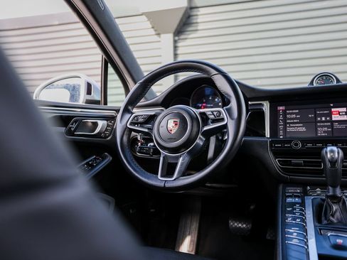 Certified 2019 Porsche Macan image 25