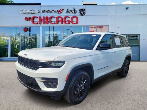 Certified 2025 Jeep Grand Cherokee Altitude RWD image 2