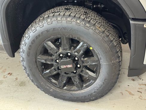 New 2026 GMC Sierra 2500 AT4 image 4