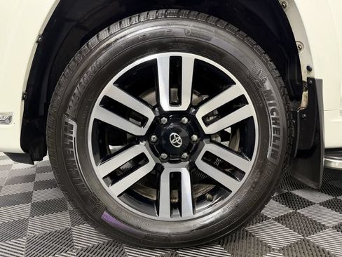 Used 2018 Toyota 4Runner Limited AWD/4WD image 40