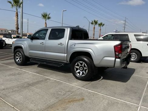 Used 2022 Toyota Tacoma SR AWD/4WD image 5