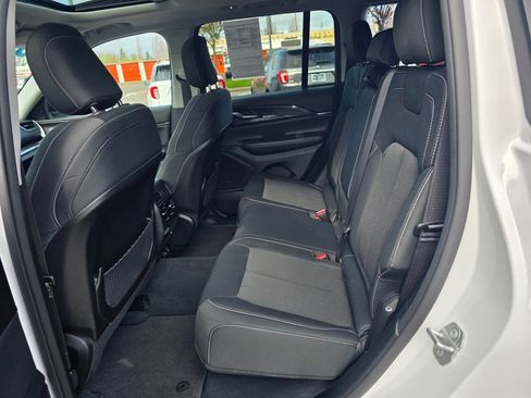 Used 2023 Jeep Grand Cherokee Laredo w/ Luxury Tech Group I image 11