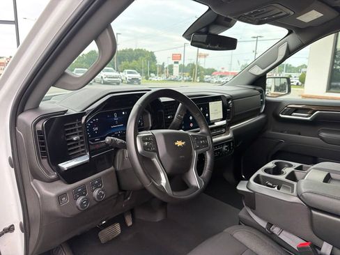 Used 2023 Chevrolet Silverado 1500 LT AWD/4WD image 4