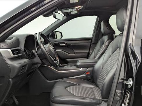 Used 2023 Toyota Highlander XSE FWD image 14