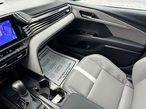 Used 2025 Toyota Camry SE image 28