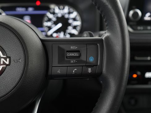 Used 2024 Nissan Rogue SV w/ SV Premium Package image 27