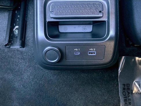 Used 2024 Nissan Ariya AWD image 35